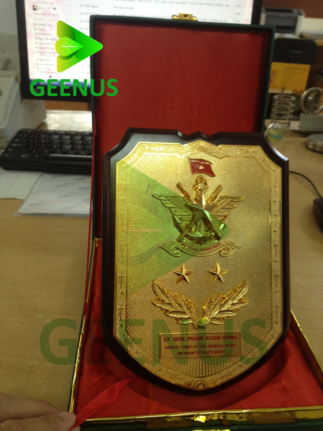 Biểu trưng gỗ đồng 05