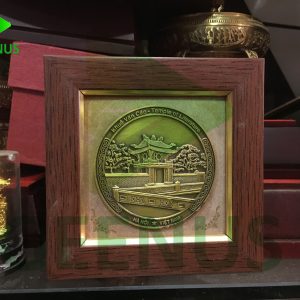 Biểu trưng gỗ đồng 07