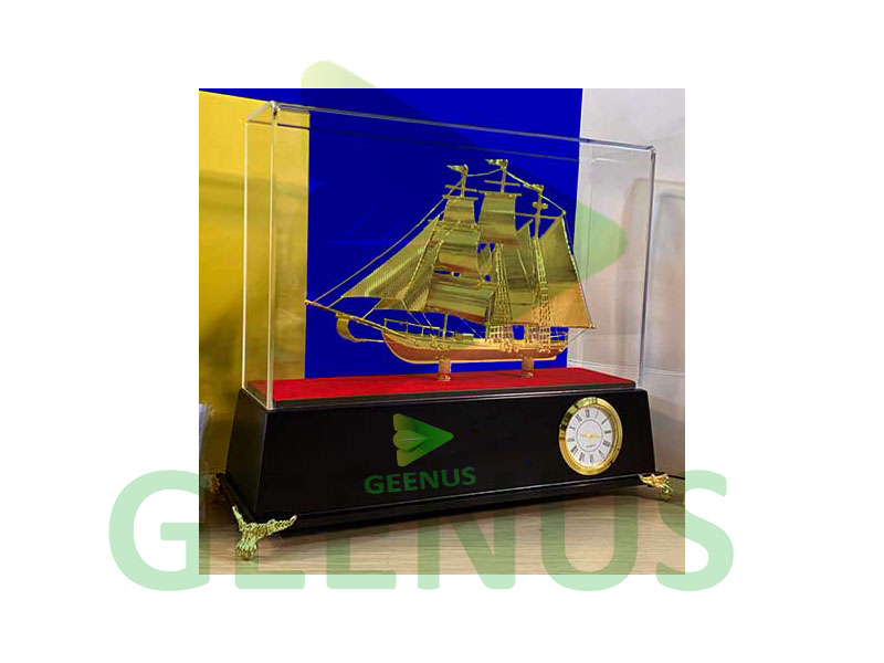 Thuyền dát vàng 02