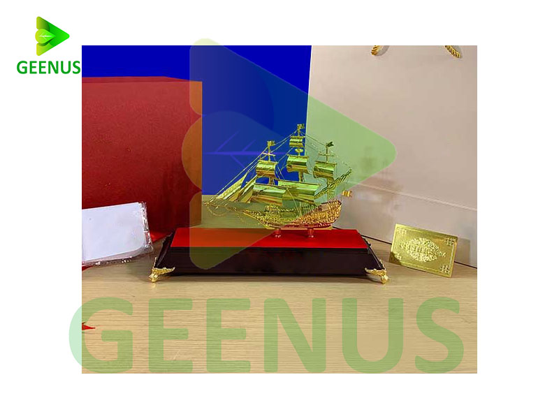 Thuyền dát vàng 04